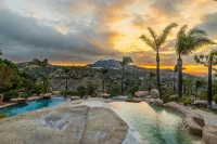 Castle on a hill, breathtaking views, surrounded with pools, trees, and lawn - Wifi