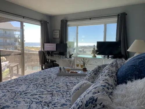 Expansive Ocean View: Private Balcony, Pool, Elevator & Executive Office - Wifi