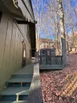 4 min Beech Mtn. Gem: Cabin Retreat near Slopes & Trails Pet friendly - Hytter