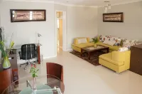 Nomads Court Lodge - 3-Star