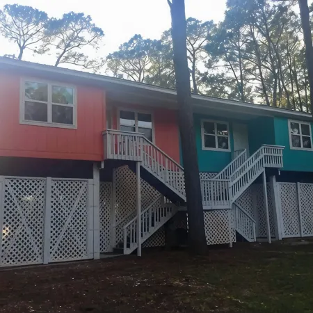 Tropical Dreams !Super Cute, Clean and Close to the Beach! New Pickleball Court!