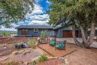 Beautiful home on the bluff overlooking river and mountain views with hot tub! - 4-Star