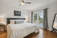 Beach Villa with Private Pool - Walk to beach and Island View Casino - Country Houses
