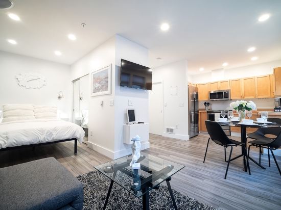 Modern Studio in the Heart of the City II