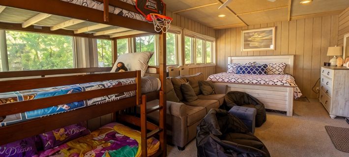 Beaches, decks and fun in the sun!! Sleeps 16+! VERY CLOSE to Lake Michigan! Hotels in LaPorte County