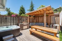 Exquisite 3-bedroom home with hot tub & firepit - 주방