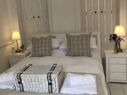 * See over 150 Amazing Guest Reviews on Airbnb * Location * Location * Location - 3-Star