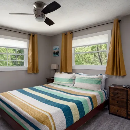 Mountain Retreat Near Pisgah Forest & down Town. Pet Friendly & Game Room!