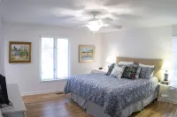 Trendy 3 Bedroom 2 Bathroom In Historic Village - Walk To Everything - 4-Star