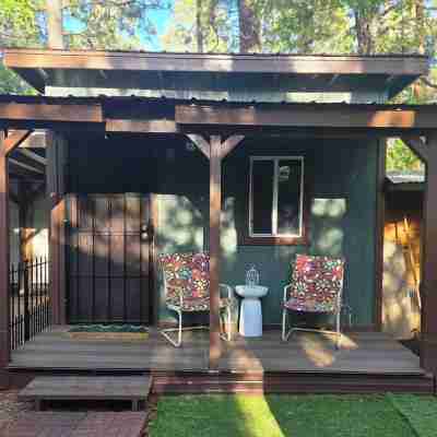 Pine &Peaks Retreat Charming 1-Bedroom House with Casita sleeps 5 in Pinetop, AZ Hotel Exterior