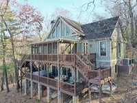 Ultra Peaceful Retreat! Large Cabin, 2 Masters on Main, Games & Lake! - Alphydda