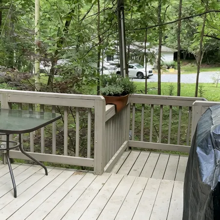One bedroom cabin in Highlands, NC on a creek close to everything!