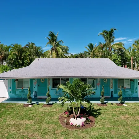Newly renovated  Cozy Beach Cottage A1/2 of a duplex, 3min walk to beach