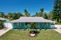 Newly renovated  Cozy Beach Cottage A1/2 of a duplex, 3min walk to beach - 3-Star