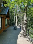 Modern Tree House Cabin in the Trees, Aska Adventure Area, 10 mn to Downtown - Chalets