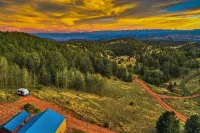Log Cabin near Historic Cripple Creek, Hot Tub and Spectacular Views! - 4つ星