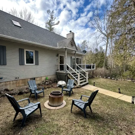 Idlewild Hideaway by the Bay (with Large Deck)