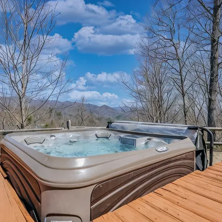 Quiet Mountain-Top Cabin, Gorgeous Views of Great Smoky Mountains with Hot Tub