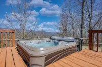 Quiet Mountain-Top Cabin, Gorgeous Views of Great Smoky Mountains with Hot Tub - 4-Star