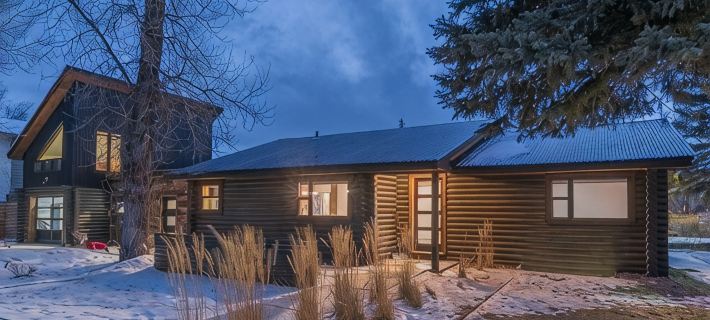 Mid Century Gem! Close to campus, downtown and bus stop. Clean and comfortable. Hotels in Gunnison