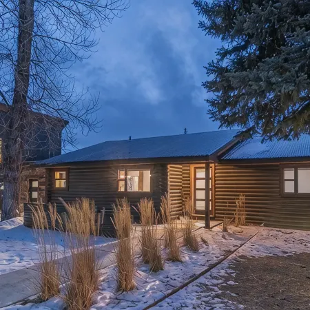 Mid Century Gem! Close to campus, downtown and bus stop. Clean and comfortable.