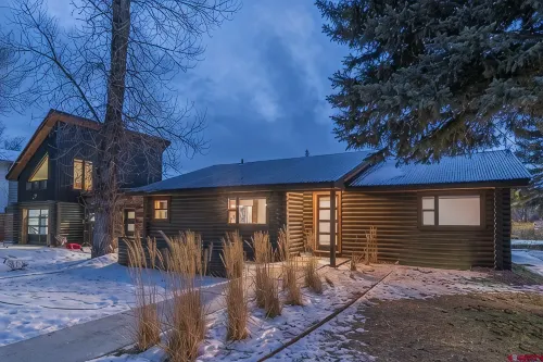 Mid Century Gem! Close to campus, downtown and bus stop. Clean and comfortable. - Bintang 4