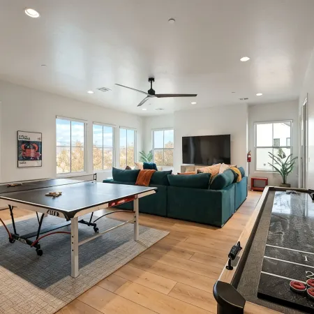Color House · Pool+Slide · Every Bedroom Ensuite · Chef's Kitchen · Sand Hollow