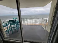 Dalton's sand and surf oceanfront 2-bedroom condo in enchanting Ormond Beach - 4성급