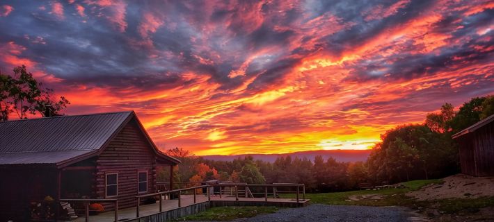 Private getaway cabin in the woods Hotels in Yates County