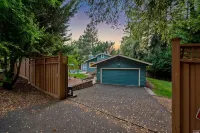 Modern Log house! Private Pool! Spa! Close to town - Private Pools