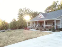 Beautiful New Home at Kentucky Lake with Community Pool! Close to Murray State! - Pools