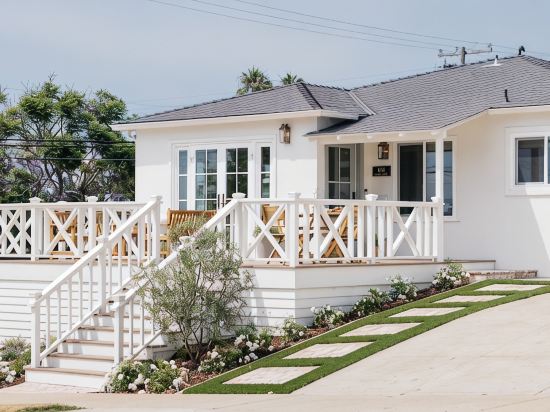 New! Beautiful Beach House Steps from Sunset Cliffs!