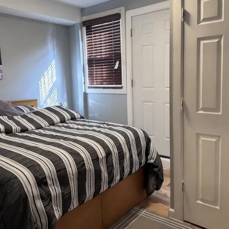 Cozy 1-bedroom apartment in enjoyable Newark with WiFi,
