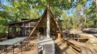 Innsbrook Falls Hideaway - Roomy lakefront Chalet w/ spacious deck & firepit - Chalets