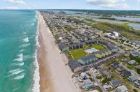 Gorgeous Beachfront Condo with Pool - Gym