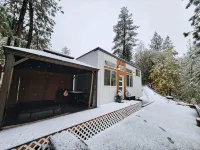 Modern Tiny House in the Woods w/Hot Tub - Alppimaja