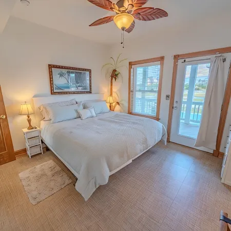 Accessible Semi-Soundfront: Pool, Hot Tub, Game Rm, Elevator, Boat Ramp, Linens