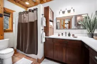 Luxury Mountain Cabin Near Asheville/Spectacular Views/Private Hiking Trails - 샬레 호텔