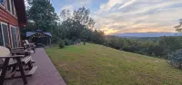 Private Stunning Mtn Views LogCabin Jetted Tub EV Charger Wifi 15 Min-Lake James - 木屋