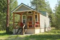 Cozy Cabin in the Big Woods of North Idaho - シャレー