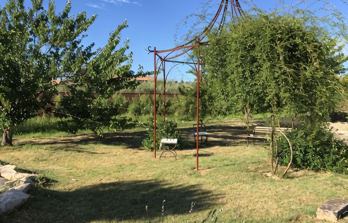 New Ad - Charming quiet house, air conditioning, shared pool
