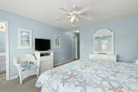 Private 5 Bed, 4.5 Bath w/ Elevator & Pool. Steps to the Beach & Close to Pier. - プール