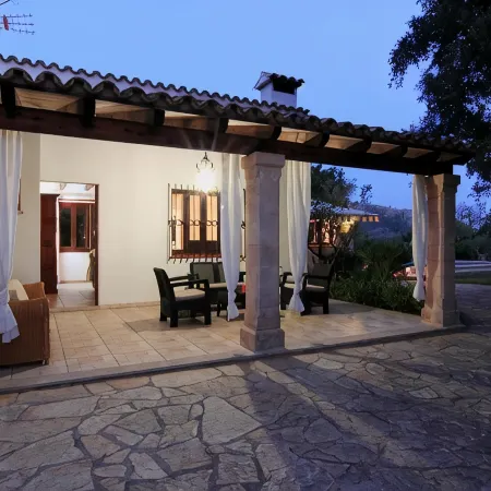Family friendly villa with optional pool gate , close to Pollensa and the beach.