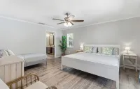 Free Heated Pool, Baby Gear, Shuffleboard, EV charger, Near beach, UTC mall, SRQ - Pools