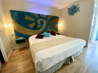 Logis Hôtel les Grenadines - جاكوزي