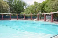 Nilambag Palace Hotel - مسبح