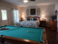 LAKEFRONT 4/3.5, Private Dock, Pool Table, Lakeside Firepit, Kayaks, Paddleboat - 4-Star
