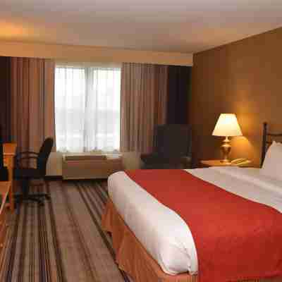 Holiday Inn Express & Suites Port Washington Rooms