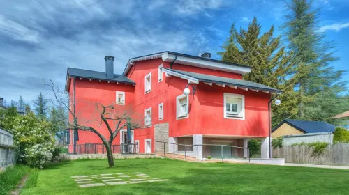 Pura Vida Pirineos Hotels in Villanua