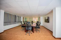 The Crossroads Hotel, Westlands